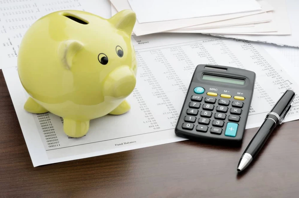 Calculator and Piggy Bank – easifleet