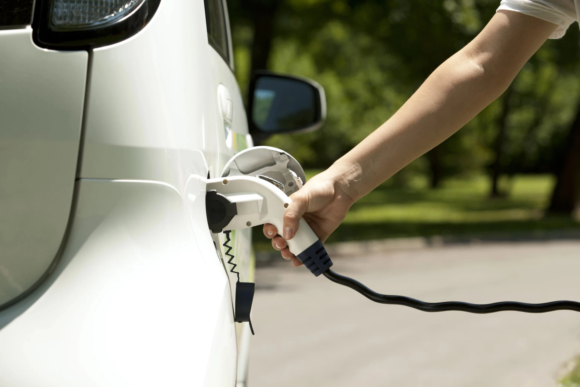 easi-queensland-electric-car-rebate-charging